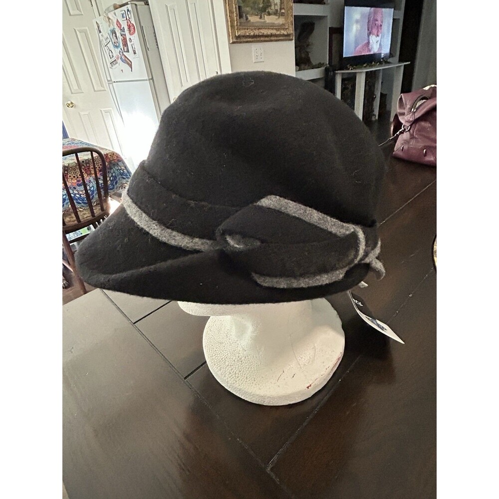 NWT Comhats Wool Blend Cloche Hat Black with Gray Bow Accent Women Size M/L